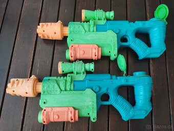 Puzzle mlýnské kolo, gumová kačena, vodní pistole - 2