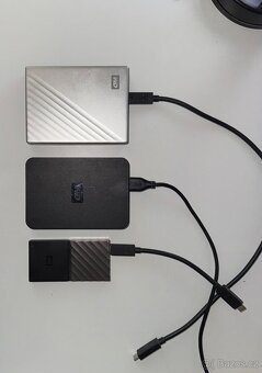 Několik HDD/SSD - externí disky - 2