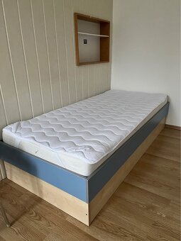 Jednolůžková postel s matrací a roštem - 2
