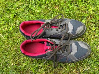 Dámské sportovní boty - QUECHUA, vel. 41-42 - 2