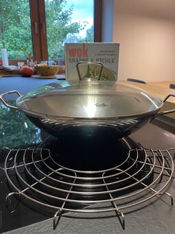 Nová pánev WOK Fissler 36cm + kuchařka - 2
