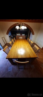 Dubový stůl a 10 židlí - 2