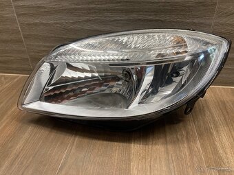 Škoda Fabia II. levé přední světlo H4 - 2