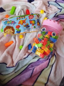 Plastové kostičky v boxu - 2