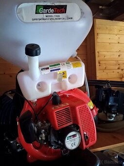 Motorový postřikovač. - 2