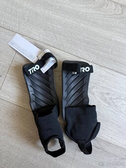 Chrániče Adidas - 2