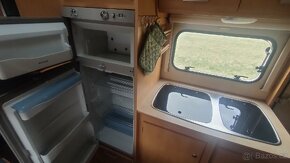Rodinný karavan, 1200kg, palandy, markýza - 2