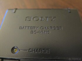 SONY BC-VM10 nabíječka - originál pronSony a99 II - 2
