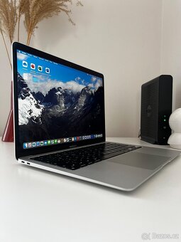 Apple MacBook Air 13,3" / M1 / 8GB / 256GB / stříbrný - 2