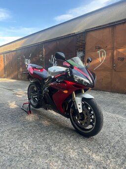 Yamaha R1 - 2