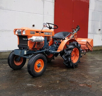 Kompaktní traktor Kubota - s kultivátorem - 2válcový diesel - 2