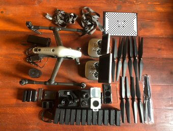Dron DJI Inspire 2 na náhradní díly + příslušenství - 2