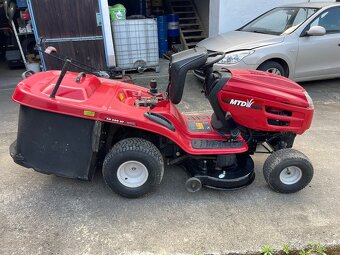 zahradní traktor MTD SN200 - 2