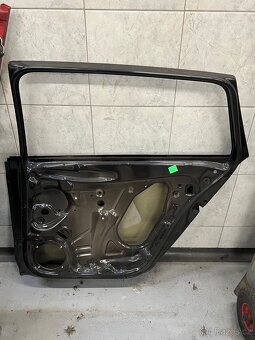 Pravé zadní dveře Škoda rapid - 2