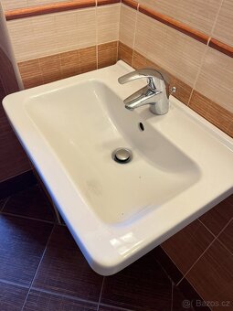 Prodám dvě použitá umyvadla a použitý žebřík (topení) - 2
