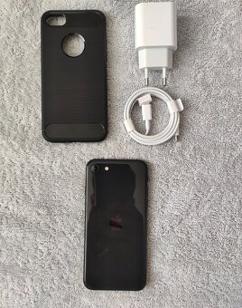 Predám - Apple iPhone SE 2020 64GB Black - 2