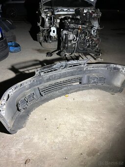 Volkswagen golf 5 predni nárazník - 2