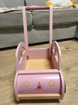 Chodítko, dřevěné se stabilní konstrukcí. - 2