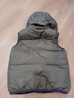 Chlapecká péřová vesta zn. Benetton vel. 130 - 2