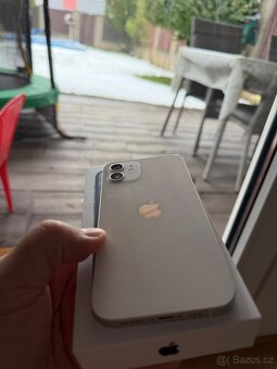 Prodám iPhone 12 White v TOP stavu. - 2