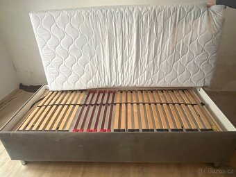 Postel s polohovacím roštem a matraci - 2