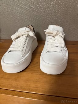 Bílé tenisky zn.Kennel & Schmenger, vel.40. - 2