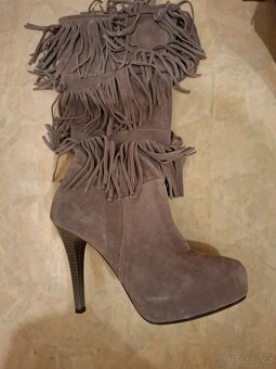 Kozačky s třásněmi úplně nové vel. 38 a Italské kozačky nové - 2