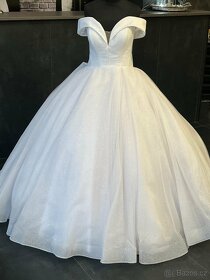 luxusní svatební šaty pro plnoštíhlé nevěsty - 2