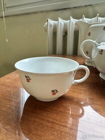 Porcelánová čajová souprava + servírovací talíř - 2