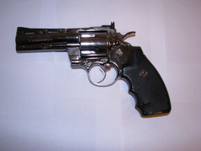 Pistole PYTHON 357 jako zapalovač (revolver) - 2
