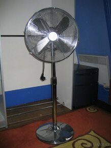 kovový větrák, chromový stojanový ventilátor - 2