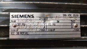 Přírubový motor 690/min - 2