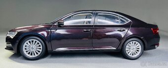 Škoda Superb 1:18 - 2