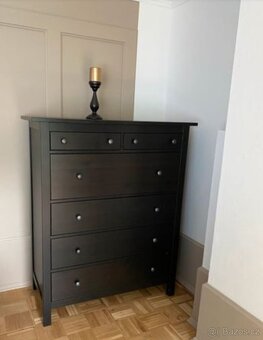 HEMNES KOMODA - TOP STAV - 2
