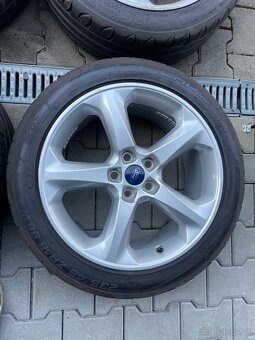 Ford originál 18" + 235/45R18 letní pneu sada 4ks - 2