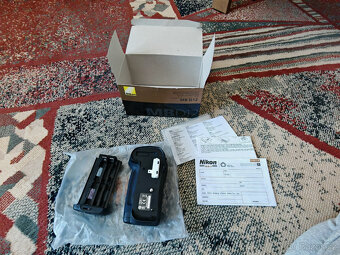 NIKON MB-D12 - 2