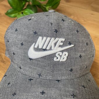 Sedá Nike sb kšiltovka nenošena - 2