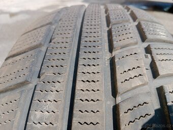 Pneu SUV 215/65R17 99V - 2