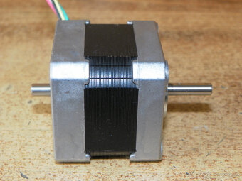 Krokový motor VEXTA PK244-03BA-C8, průchozí osa - 2