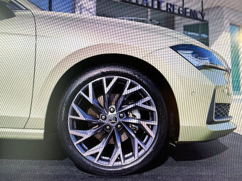 R.V 2024 NOVÁ ORIGINÁL ZIMNÍ SADA ŠKODA SUPERB 3,4 235/40/19 - 2