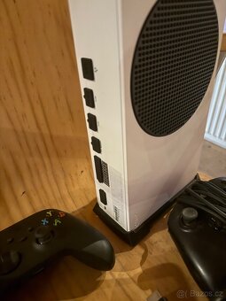 Xbox Series S+2 ovladače+stojan++kabely+záslepky - 2