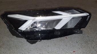 pravé světlo na Dacia Jogger - 2