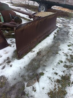 Naklápěcí radlice na DT 75 - 2