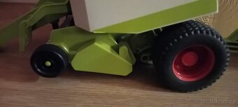 Claas Rollant 250 balíkovač BRUDER - 2