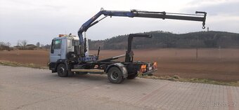 Hakový nosič kontejnerů s hydraulickou rukou - 2