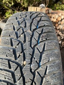 Zimní pneu nokian 215/65R16 - 2
