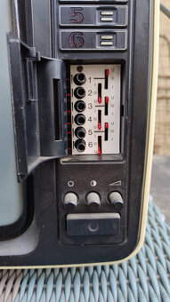 Grundig Triumph 1420 - černobílá přenosná televize - retro - 2