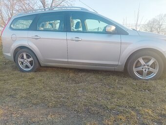 Ford Focus II facelift stříbrná metalíza - 2