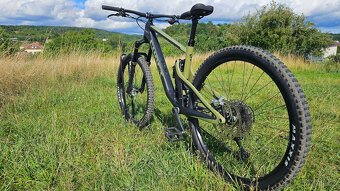 Ghost Riot Trail CF Pro 2025, karnon 29", vel. L (178-190cm - 2