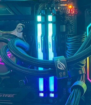 Prodám RAM Kingston 32GB DDR5 6000MHz CL36 RGB (2×16GB) - 2